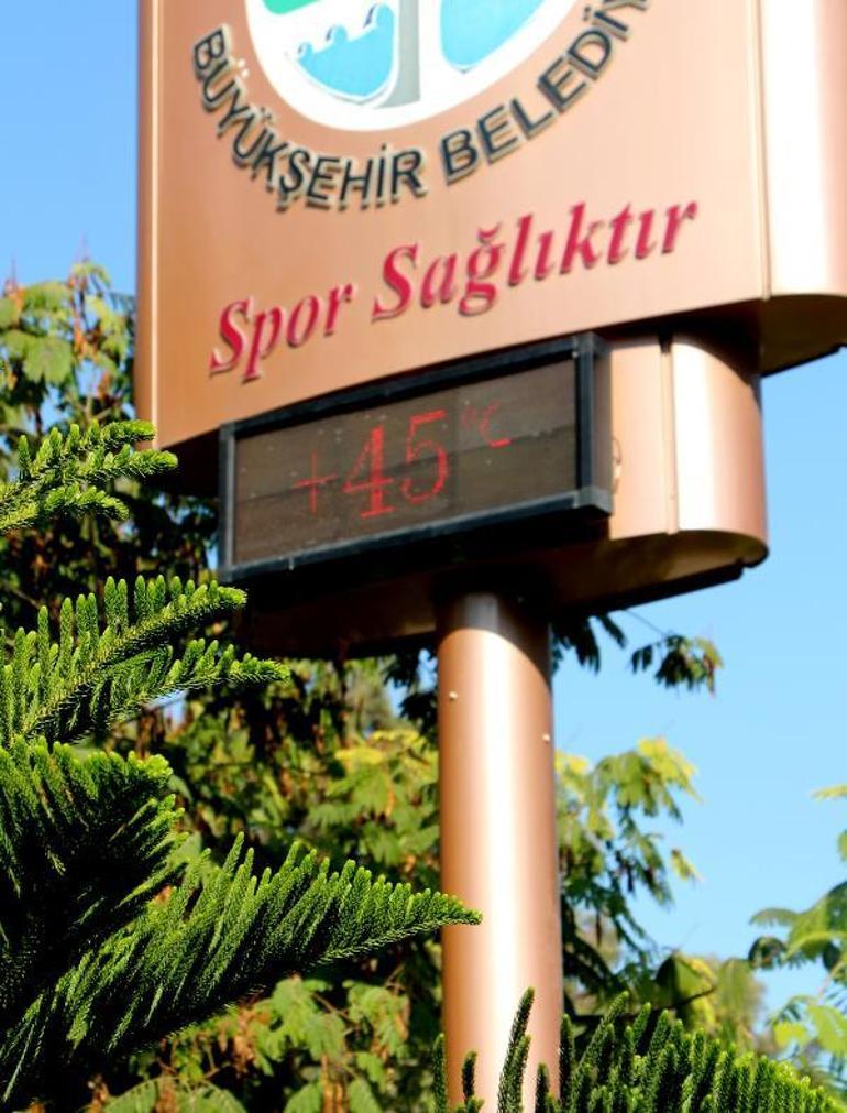 Adana’da termometreler 45 dereceyi gösterdi