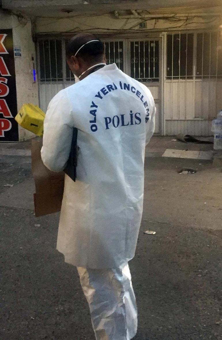 Balkondan yarı çıplak halde otomobilin üzerine düştü