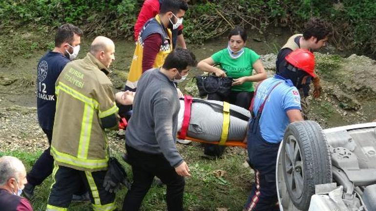Otomobil dereye uçtu, yabancı uyruklu 2 kadın şoka girdi