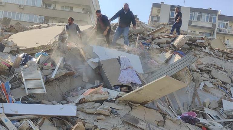 Son dakika... İzmirde deprem Enkazlarda arama kurtarma yapılıyor