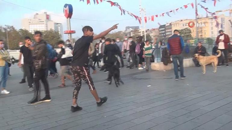 Taksim Meydanında iki grup arasındaki kavga kamerada