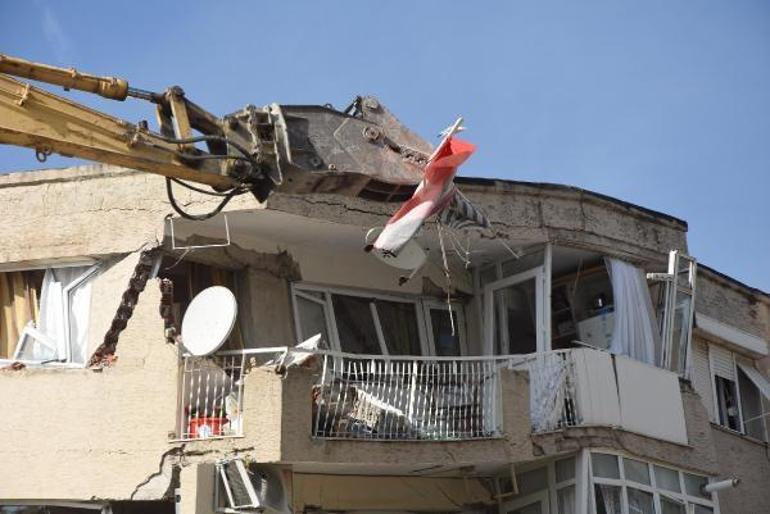 İzmir’deki yıkımlarda bayrak hassasiyeti