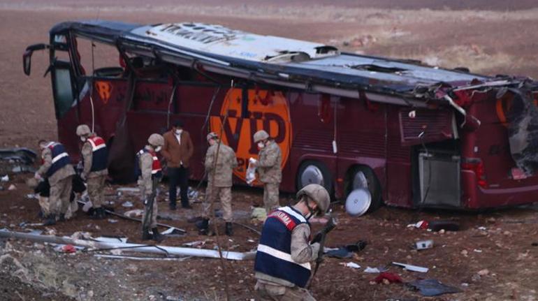 Son dakika: Şanlıurfada yolcu otobüsü devrildi: 32 yaralı