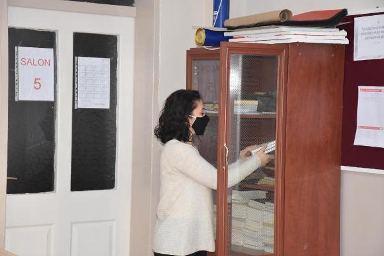 Koronavirüsü yenen öğretmen, gözyaşları içinde öğrencilere seslendi