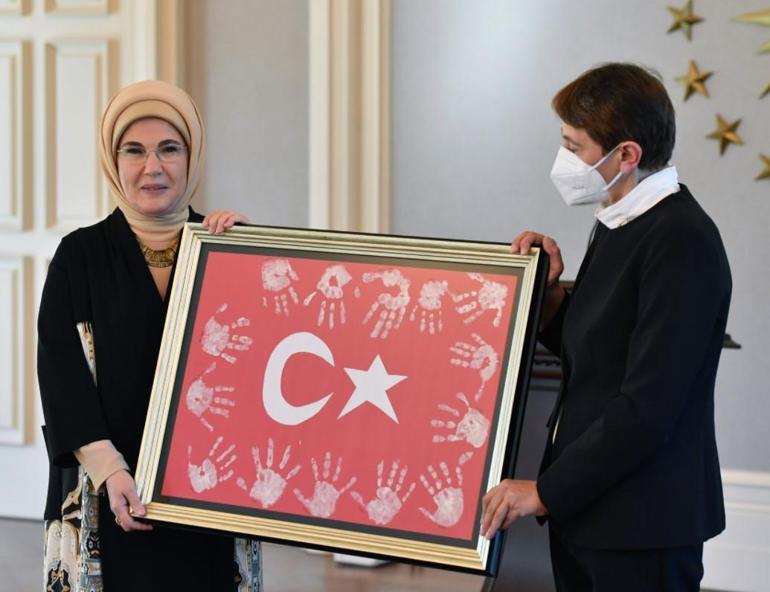 Emine Erdoğan, öğretmenlerle bir araya geldi