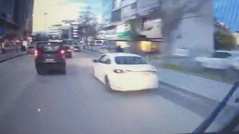 Otobüsün önüne kesti, dehşet saçtı
