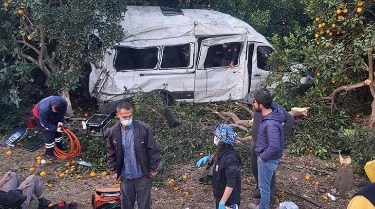 Hatayda tarım işçilerini taşıyan minibüs devrildi: 9 yaralı