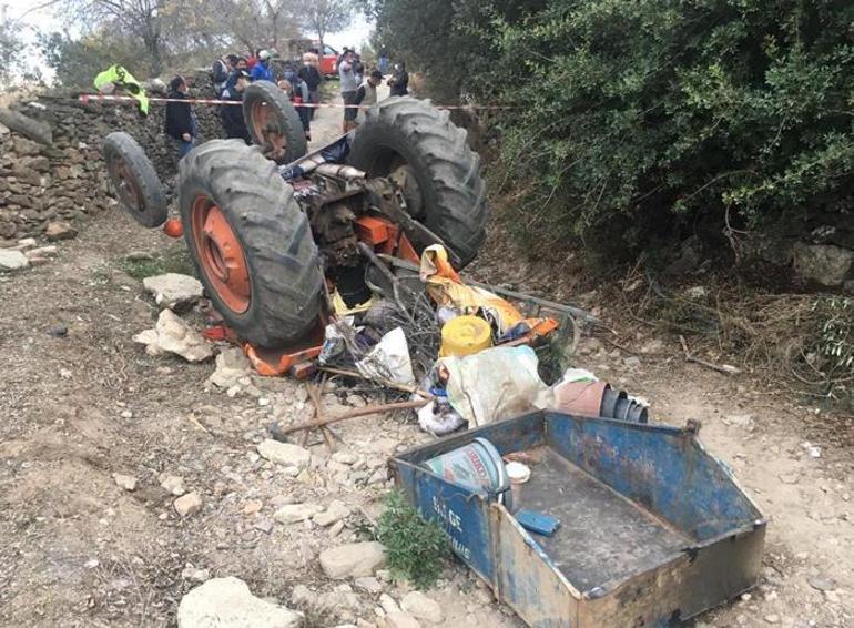 Devrilen traktörün altında kalan yaşlı çift öldü