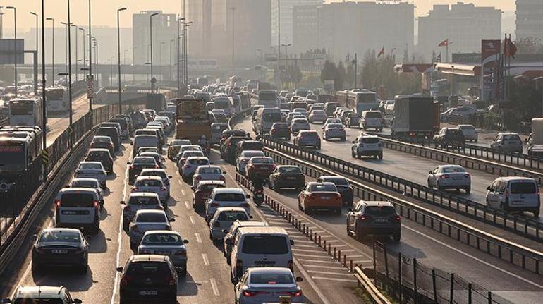 Son dakika Sokağa çıkma yasağına saatler kala trafik durma noktasına geldi