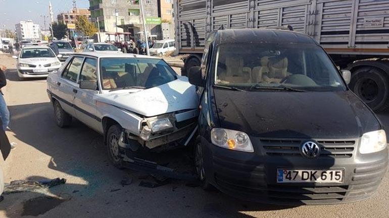 Mardinde 3 araç birbirine girdi: 1 yaralı