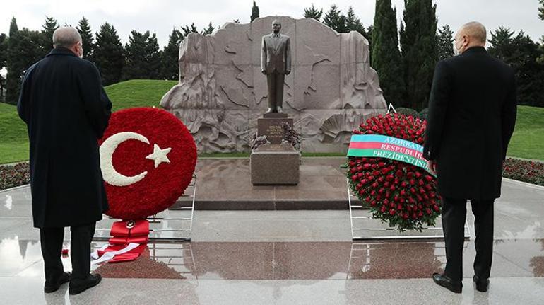 Son dakika... Azerbaycanda tarihi gün Cumhurbaşkanı Erdoğan şehitliği ziyaret etti