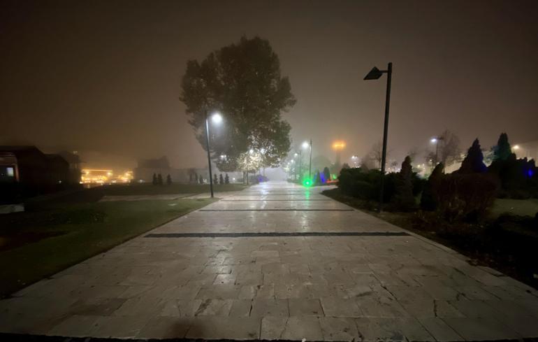Yoğun sis şehri kapladı, göz gözü görmedi