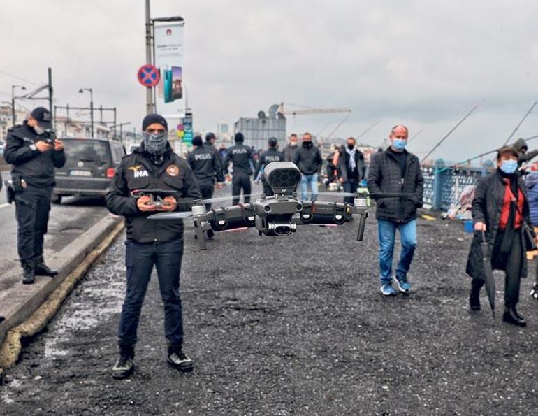 Eminönü’nde yasak öncesi yoğunluk