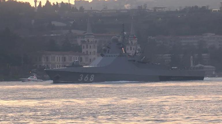 Rus Savaş Gemisi İstanbul Boğazından geçti