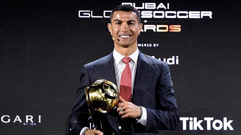 Cristiano Ronaldoya yüzyılın en iyi futbolcusu ödülü