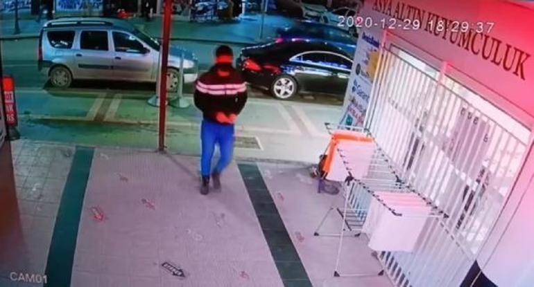 Saçının taranmasını beğenmeyince 2 kişiyi bıçakladı