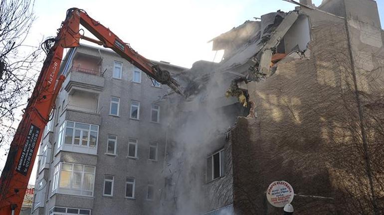 Son dakika... İstanbuldaki korku binası yıkıldı