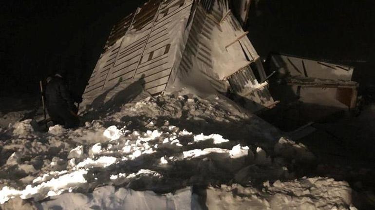 Evlerin üzerine çığ düştü 5 dağ evi kar kütleleri altında kaldı