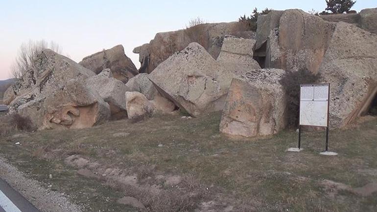 Gizemli Frig vadisinin en dikkat çekici eseri: ‘Yılantaş Kaya Mezarı’