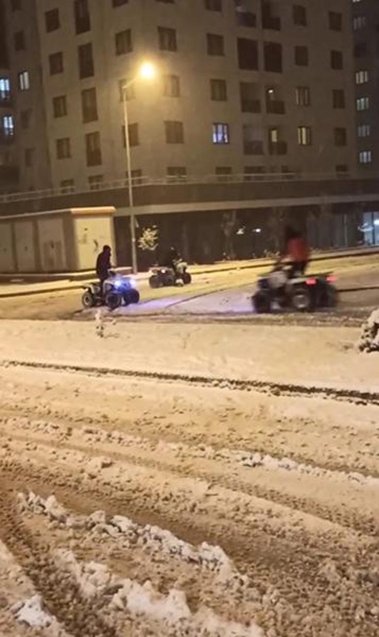 Koronayı hiçe saydılar, kar üstünde horon oynadılar