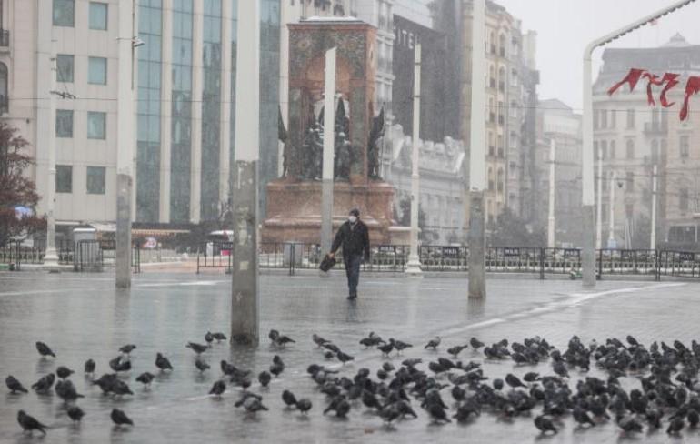 Son dakika... İstanbulda kar yağışı etkisini sürdürüyor