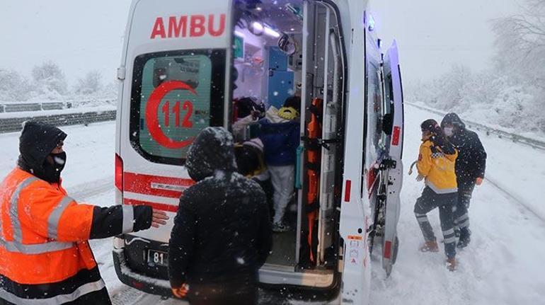 Anadolu Otoyolunda 16 araçlı zincirleme kaza 8 yaralı var