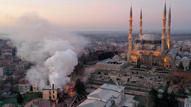 Son dakika...  Edirnede tarihi İl Müftülük binası yandı Kapsamlı soruşturma başlatıldı