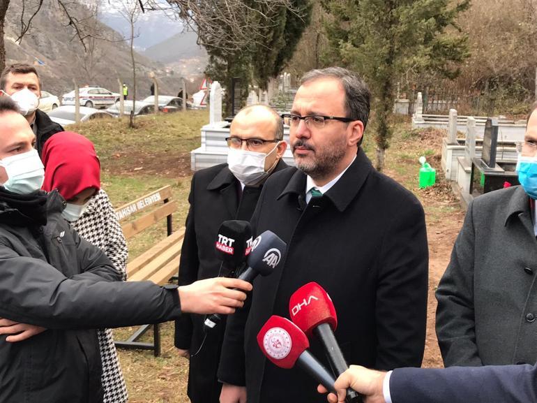 Bakan Kasapoğlu, Eren Bülbül ile Özkan Sümerin kabirlerini ziyaret etti
