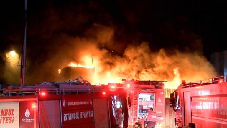Son dakika İstanbulda korkutan yangın: Alevlere teslim oldu