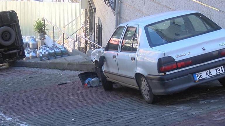 Son dakika... İstanbulda faciadan dönüldü Yukarı çıkamayan kamyonet geri kaydı