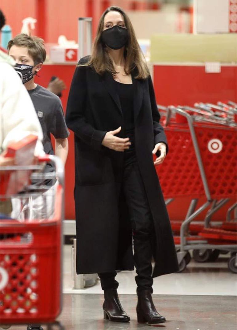 Angelina Jolienin alışveriş stili Oğluyla  görüntülendi