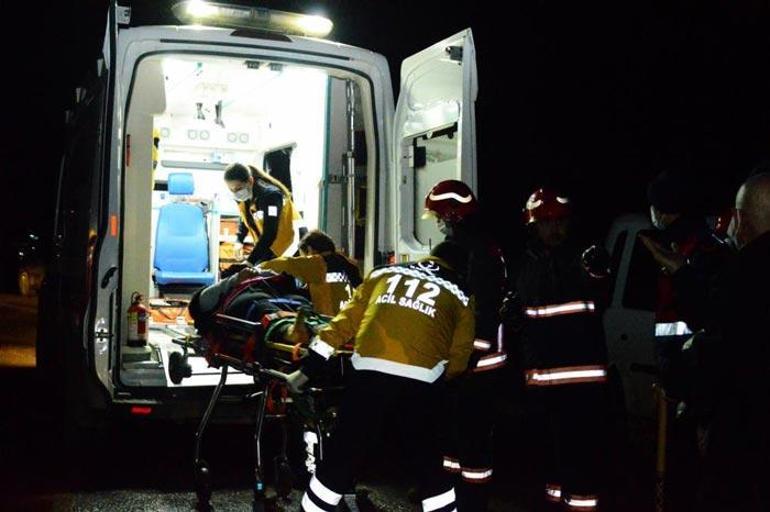 Eşi otomobilde sıkışan sürücü olay yerinde şoka girdi