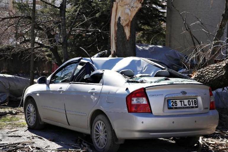 Saniyeler önce park ettiği aracını bu halde buldu