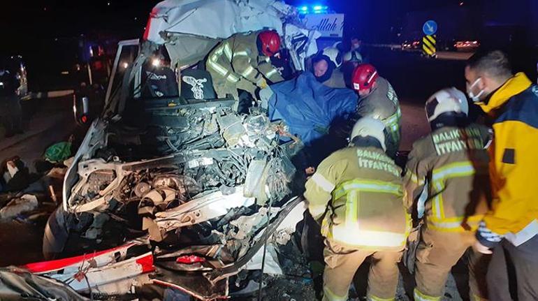 Bandırmada feci kaza 3 ölü 9 yaralı var...