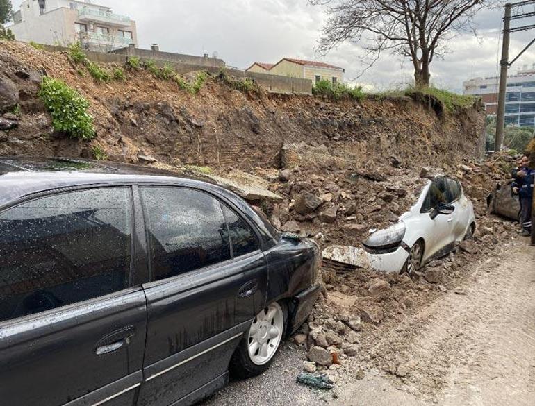 İzmirde sağanak felaketi 4 otomobil bu hale geldi