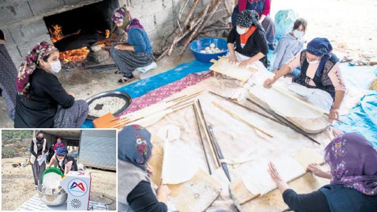 Mersin’de hamuru makine yoğuruyor kadınlar çayın tadını çıkarıyor