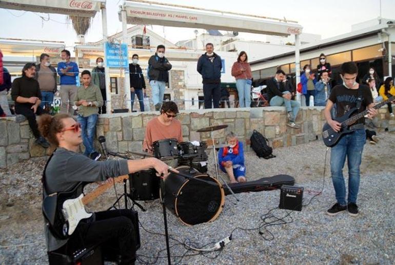 Görüntüler Türkiyeden Şubat ayında deniz keyfi