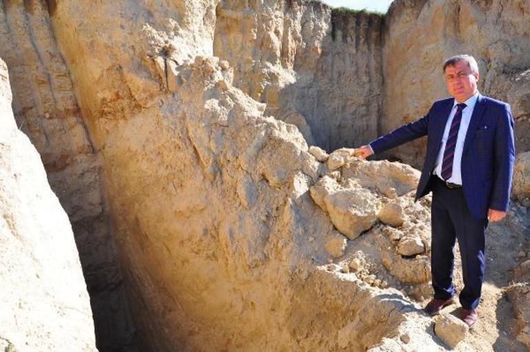 Belediye başkanı isyan etti İçi boşaltıldı, kazmayın