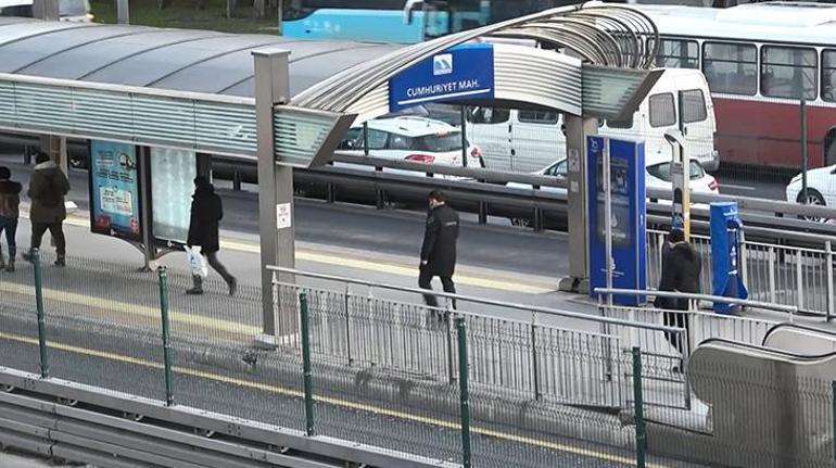 Son dakika... Metrobüste taciz iddiası Yolcular fark etti, polise teslim etti