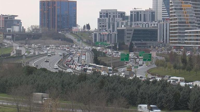 Son dakika: İstanbulda hafta sonu kısıtlaması öncesi trafik yoğunluğu