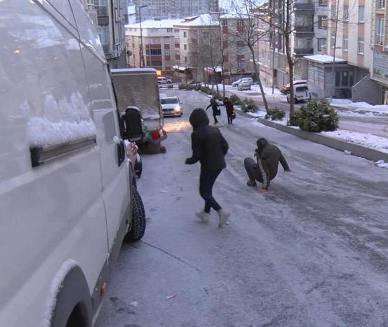 Buzlanma hayatı felç etti Genç kız kafasını kamyonete çarptı