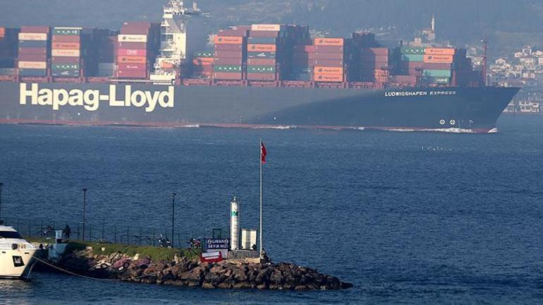 Saatlerce sürdü Dev gemiler Çanakkale Boğazını kapattı