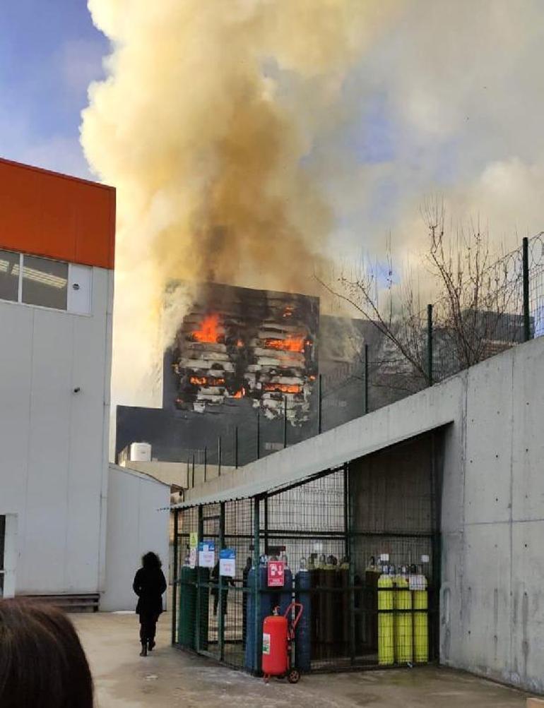 Son dakika İş yeri deposunda yangın çıktı