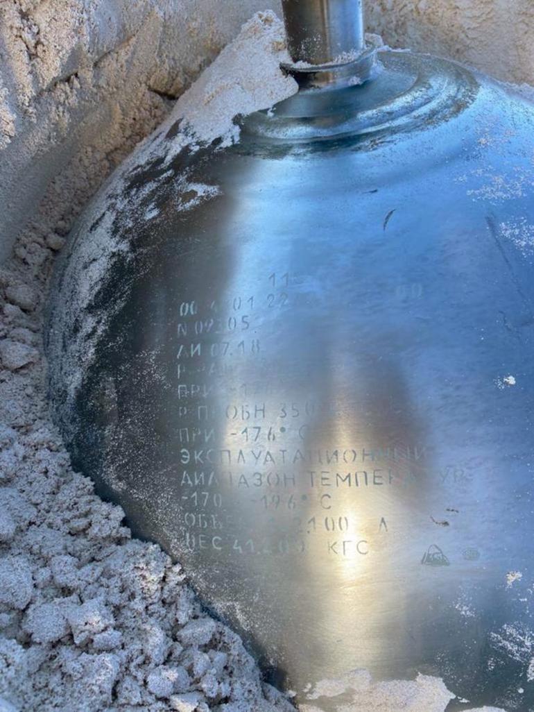 Sahilde üzerinde Rusça yazılar olan gizemli bir titanyum küre bulundu