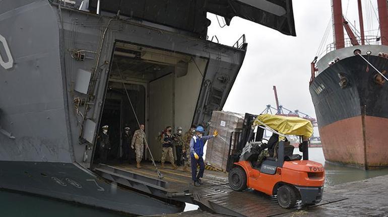 Son dakika... Türkiyeden Lübnana 260 tonluk yardım Teslimat gerçekleşti