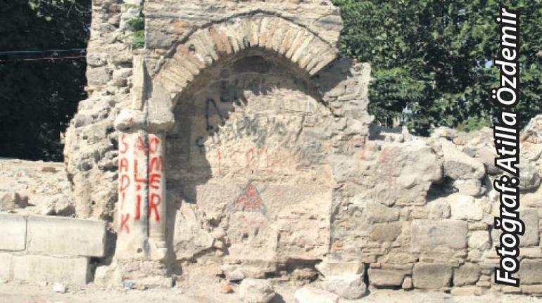Eski İzmir çeşmeleri onarılıyor