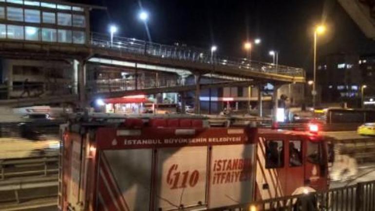 İki kadın metrobüs asansöründe mahsur kaldı