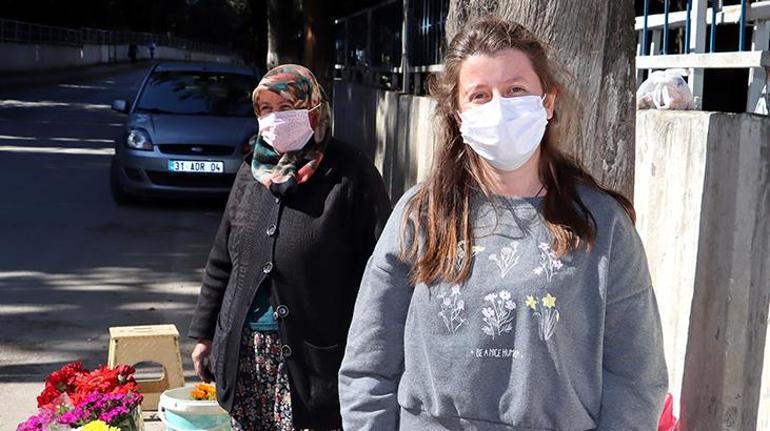 Fedakar anne Mezarlıkta çiçek satıp kızını Oxford Üniversitesi’nde okutuyor