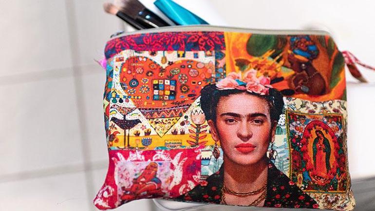 Renkleri giyen kadın: Frida Kahlo