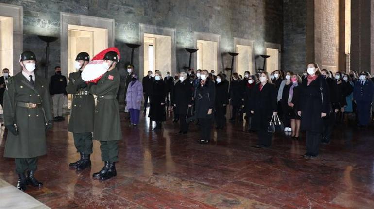 Bakan Akarın eşi Şule Akardan, Anıtkabire ziyaret